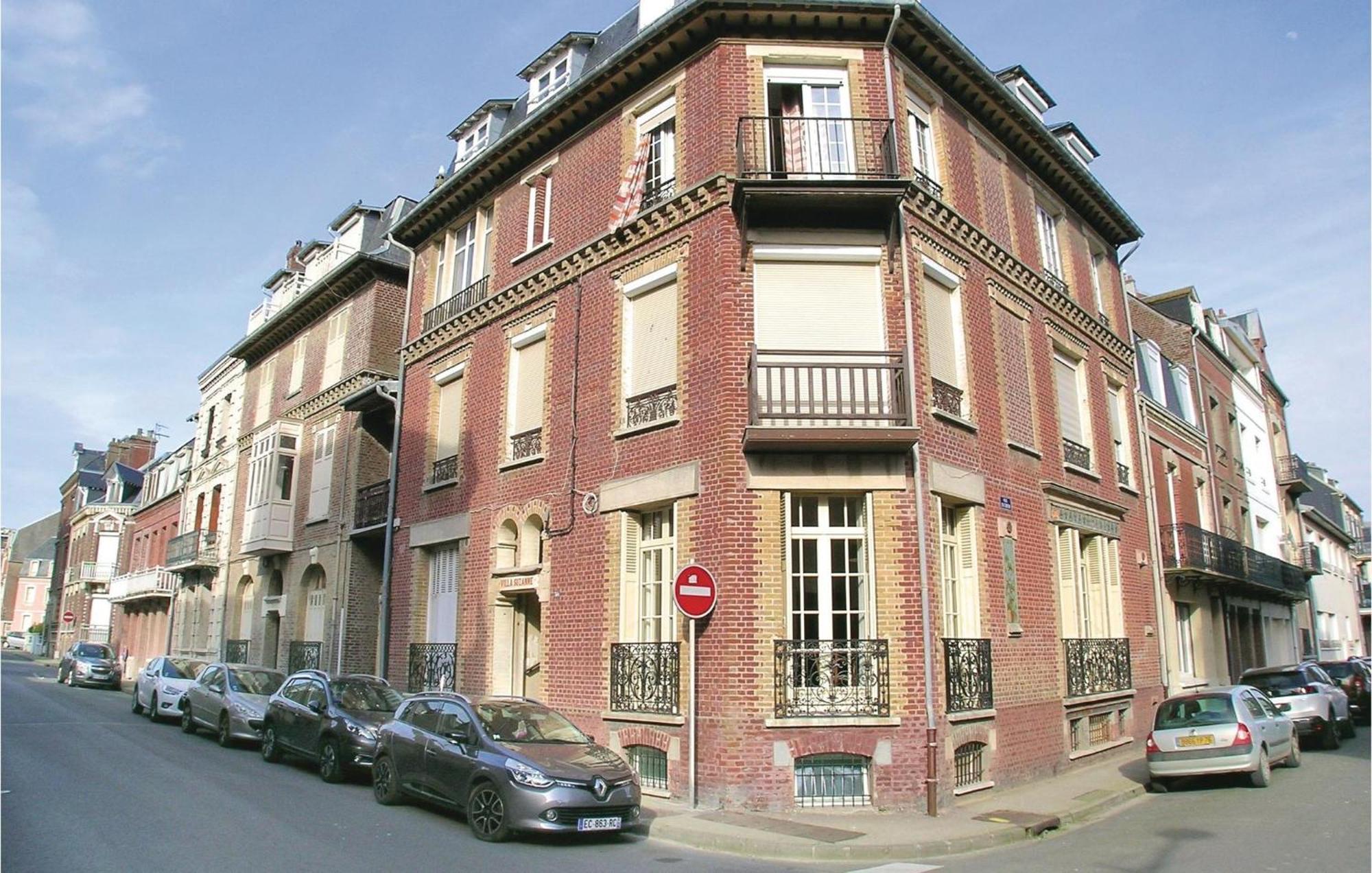 2 Bedroom Awesome Apartment In Mers-Les-Bains Eksteriør billede
